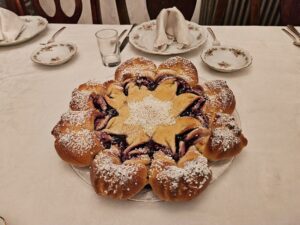 Finnish nisu star pastry